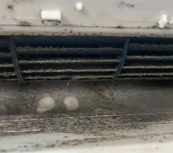 尖草坪空调吹的风有股烧焦味是怎么回事